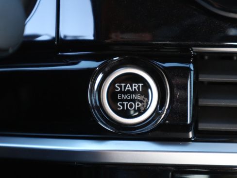 Used 2024 Nissan Pathfinder Platinum image 19