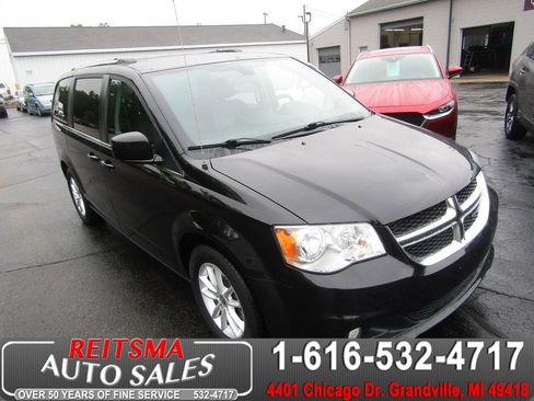 Used 2018 Dodge Grand Caravan SXT w/ Rear Park Assist Package image 1