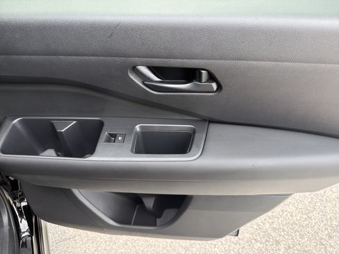 Used 2025 Nissan Pathfinder SV FWD image 27