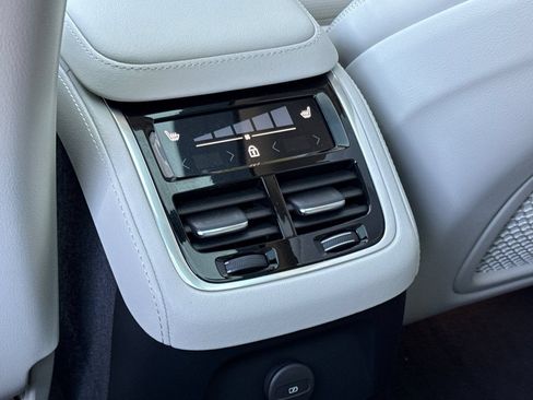 Certified 2026 Volvo XC90 T8 Ultra w/ Protection Package Premier AWD/4WD image 13