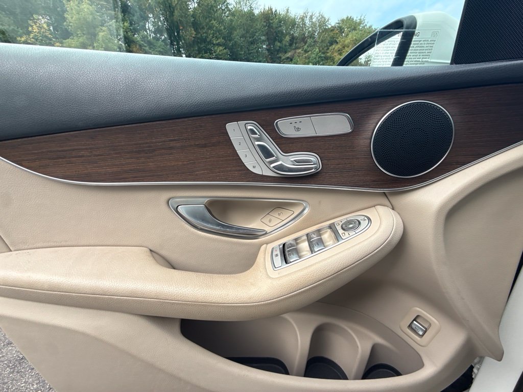 Used 2021 Mercedes-Benz GLC 300 4MATIC image 16