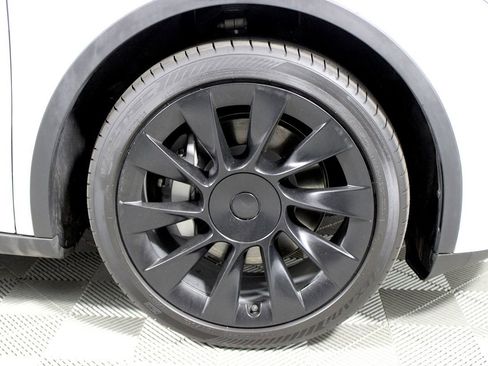 Used 2020 Tesla Model Y Long Range image 38