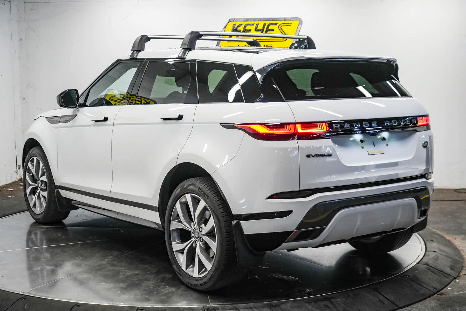 Used 2023 Land Rover Range Rover Evoque R-Dynamic S AWD/4WD image 8