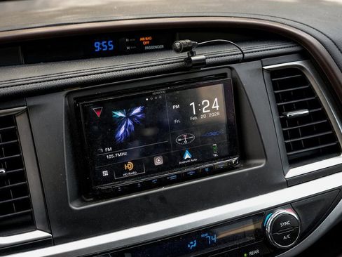 Used 2017 Toyota Highlander Plus image 39