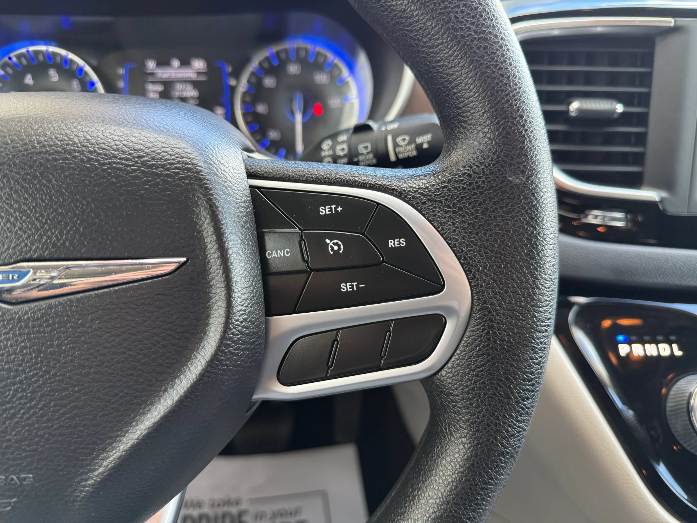 Used 2020 Chrysler Voyager L FWD image 21