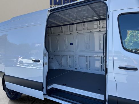 Used 2025 Mercedes-Benz Sprinter 2500 image 22