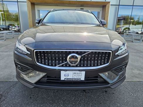 Used 2025 Volvo V60 B5 Cross Country Plus AWD/4WD image 2