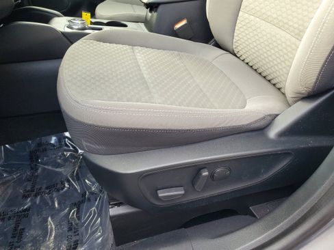 Used 2021 Ford Escape SE w/ SE Sport Appearance Package AWD/4WD image 9
