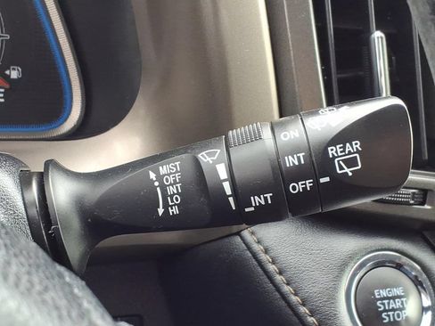 Used 2015 Toyota RAV4 Limited AWD/4WD image 30