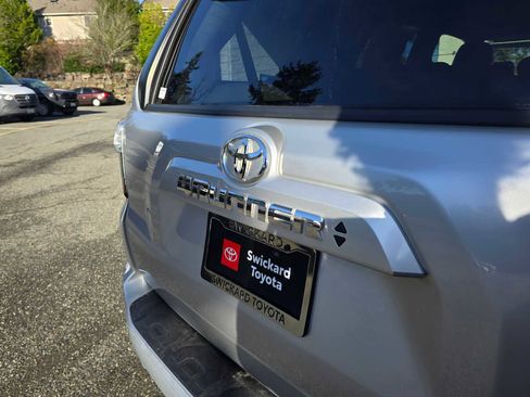 Used 2020 Toyota 4Runner SR5 Premium image 16
