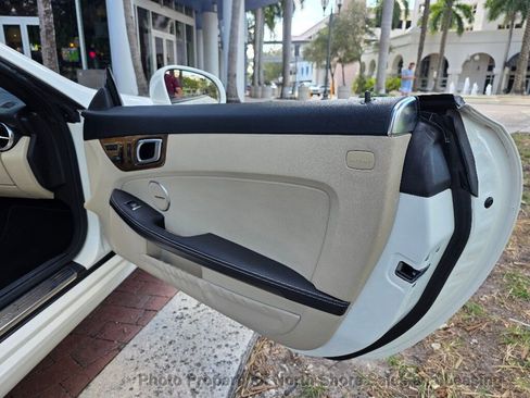 Used 2014 Mercedes-Benz SLK 250 image 52