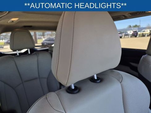 Used 2022 Subaru Ascent Limited w/ Technology Package image 17