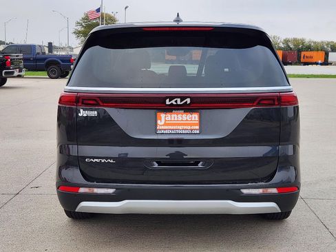 Used 2024 Kia Carnival LX image 7