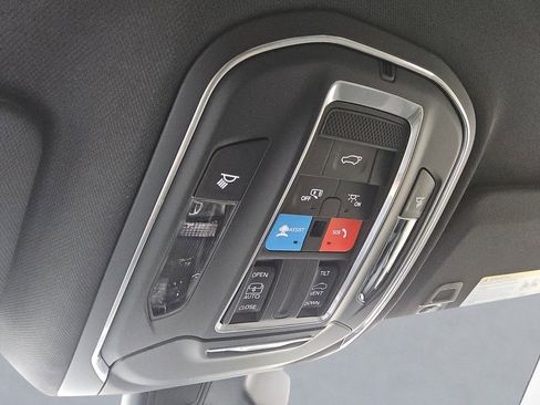 New 2025 Jeep Grand Cherokee Altitude image 31