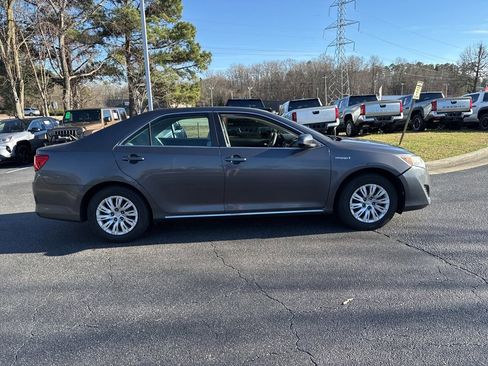 Used 2014 Toyota Camry LE image 6