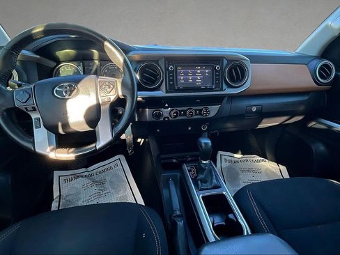 Used 2017 Toyota Tacoma SR5 w/ Tow Package image 10