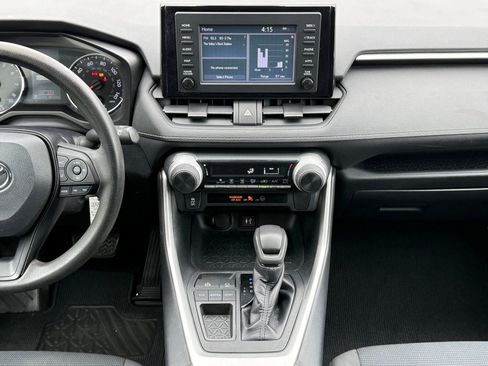 Used 2019 Toyota RAV4 LE w/ Carpet Mat Package FWD image 22
