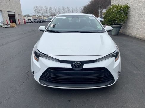 Used 2024 Toyota Corolla LE image 2