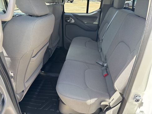 Certified 2021 Nissan Frontier SV w/ Midnight Edition Floor Mats image 13