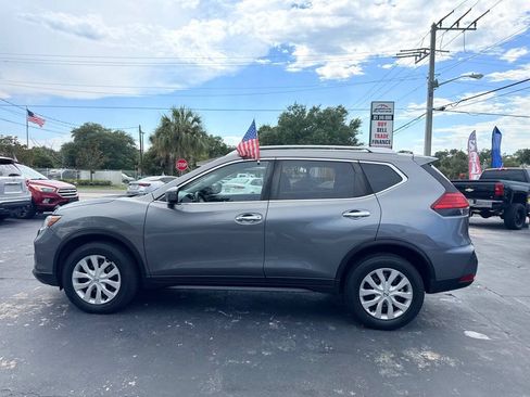 Used 2017 Nissan Rogue S w/ S Appearance Package AWD/4WD image 4