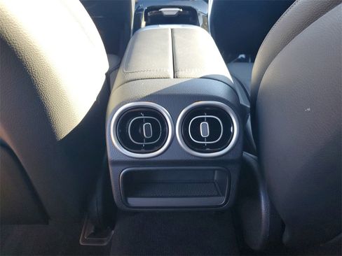Used 2023 Mercedes-Benz C 300 Sedan image 13