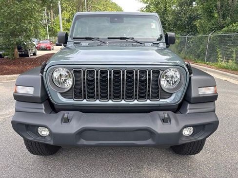 Used 2025 Jeep Wrangler Sport AWD/4WD image 10