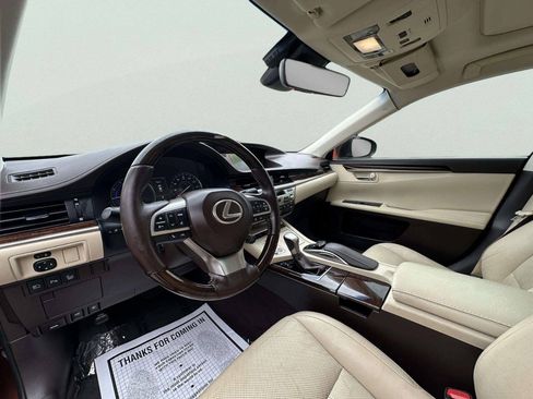 Used 2016 Lexus ES 300h w/ Luxury Package w/Wood Trim FWD image 25