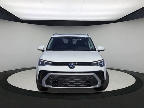 New 2025 Volkswagen Taos SE image 2