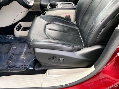 Used 2021 Chrysler Pacifica Touring-L w/ Premium & Safety Sphere Group image 32