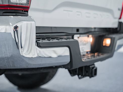 Used 2020 Toyota Tacoma SR5 image 9