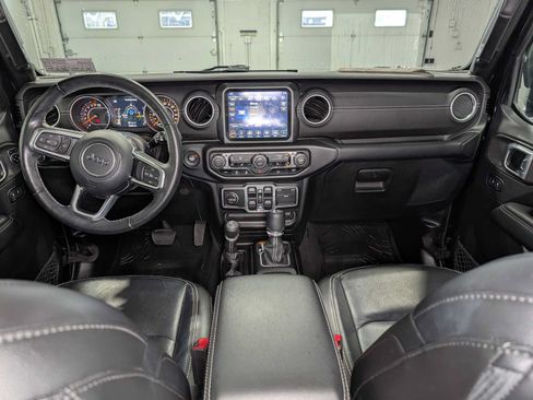 Used 2018 Jeep Wrangler Unlimited Sahara AWD/4WD image 12
