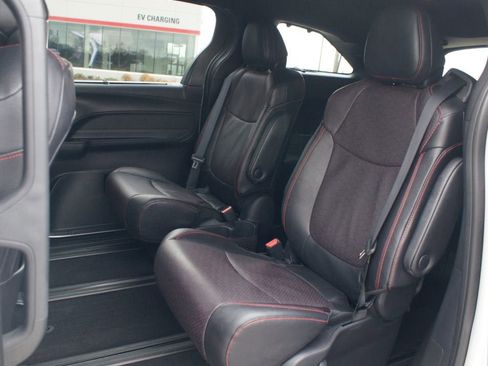 Used 2025 Toyota Sienna XSE w/ XSE Premium Package image 14