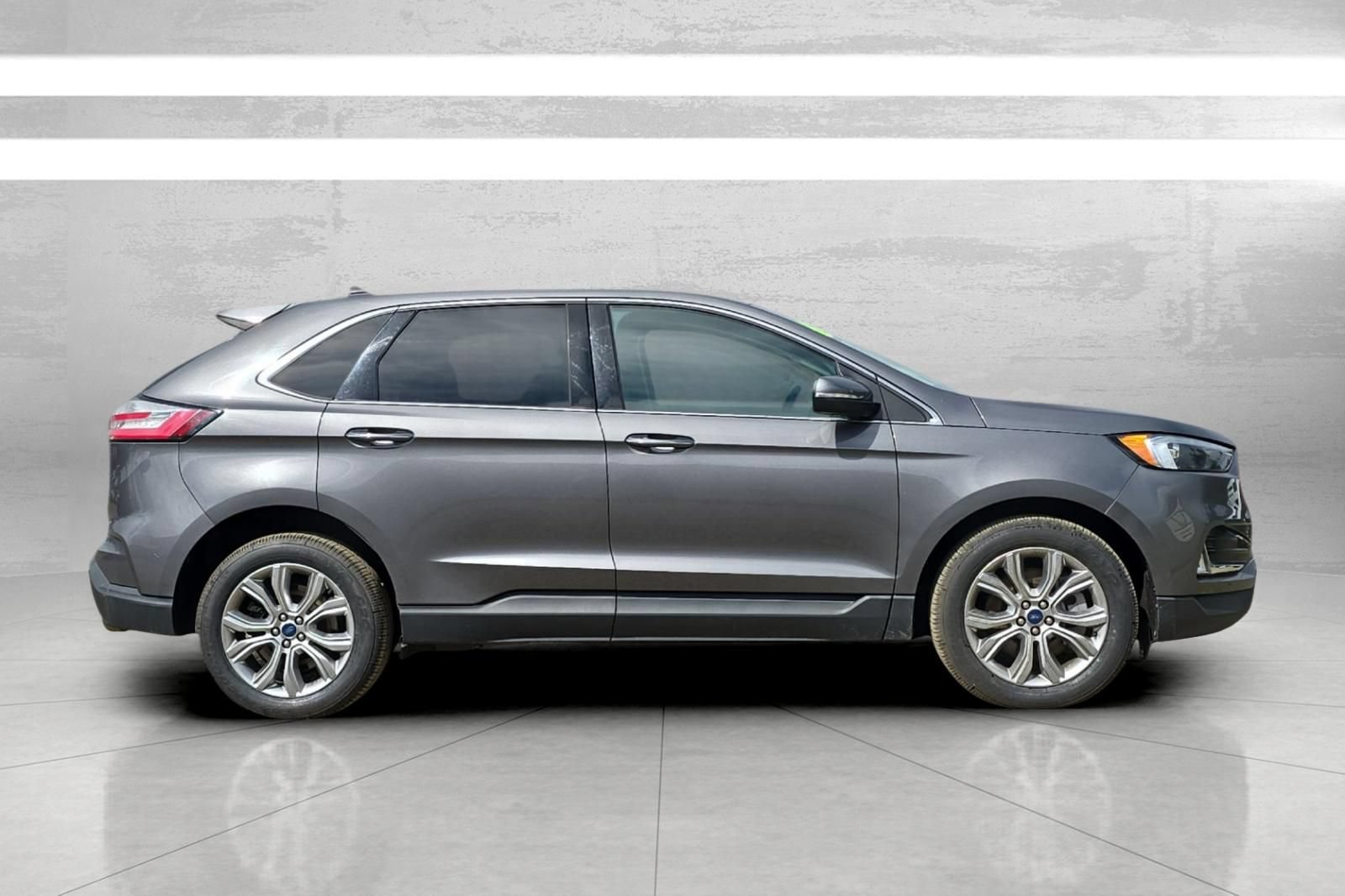 Used 2022 Ford Edge Titanium AWD/4WD image 3