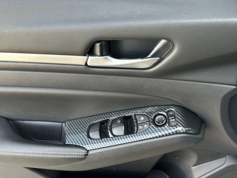 Used 2022 Nissan Altima 2.5 SV AWD/4WD image 10