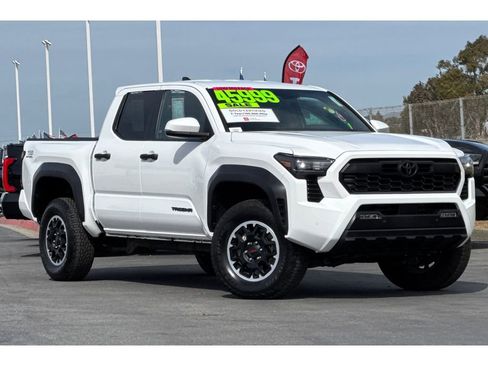 Used 2024 Toyota Tacoma TRD Off-Road w/ TRD Off Road Upgrade Package image 2