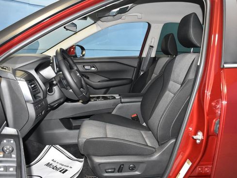 Used 2025 Nissan Rogue SV image 6