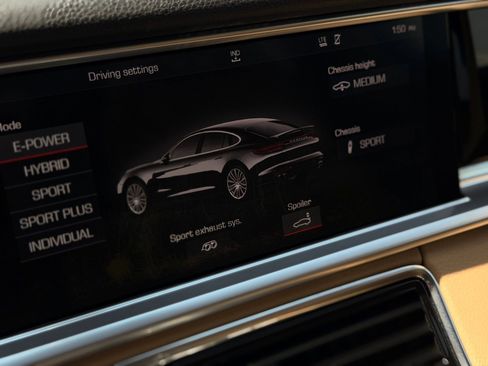 Used 2018 Porsche Panamera 4 AWD/4WD image 61