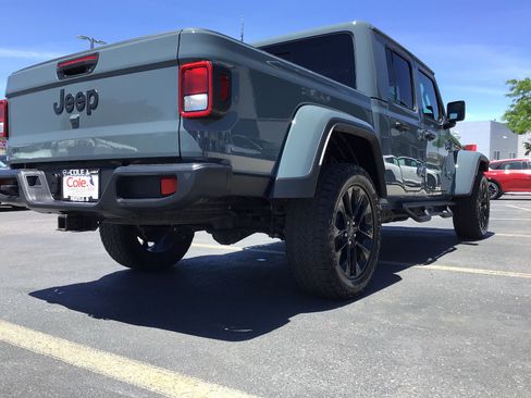 Used 2024 Jeep Gladiator Sport AWD/4WD image 4