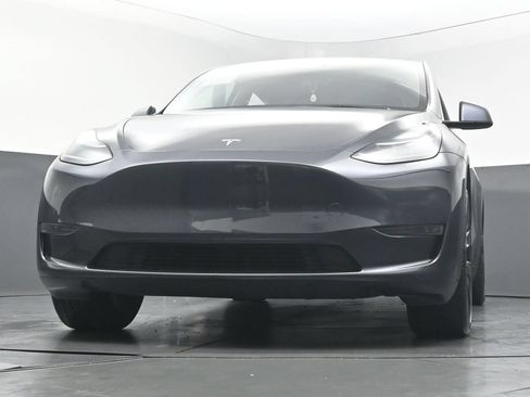 Used 2024 Tesla Model Y 2WD image 7