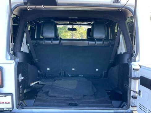 Used 2015 Jeep Wrangler Unlimited Sahara image 25