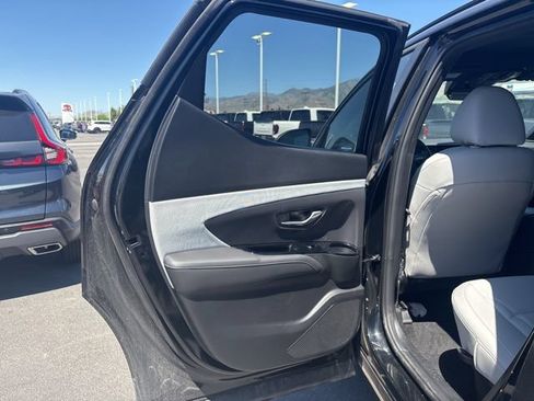 Used 2025 Hyundai Santa Cruz SEL AWD/4WD image 18