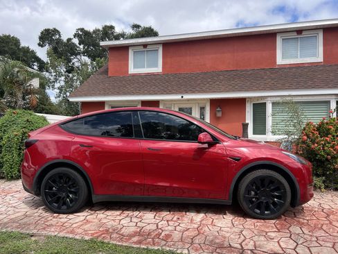 Used 2022 Tesla Model Y Long Range image 5