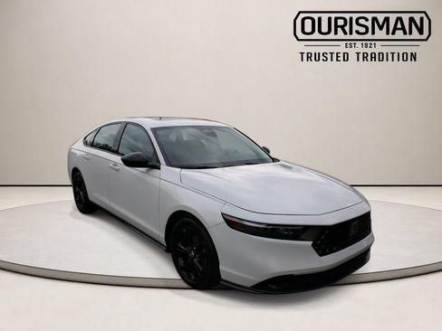 Used 2025 Honda Accord SE image 1