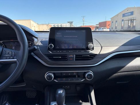 Used 2025 Nissan Altima 2.5 SV image 17