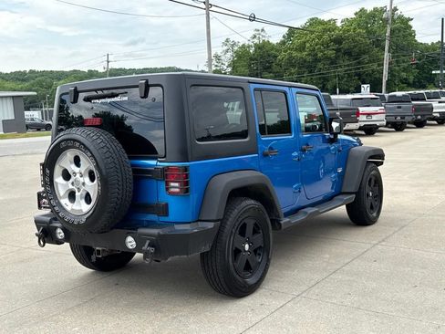 Used 2015 Jeep Wrangler Unlimited Sahara w/ Max Tow Package AWD/4WD image 15