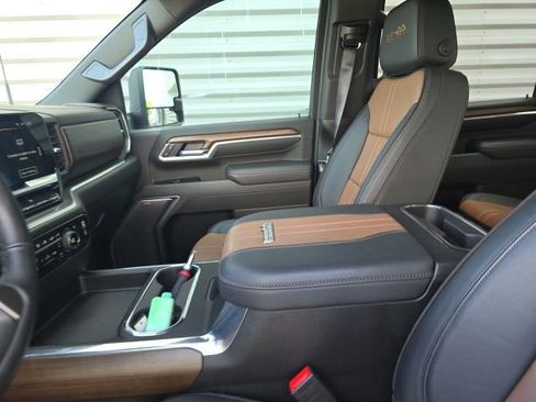 Used 2025 Chevrolet Silverado 3500 High Country w/ Technology Package image 10