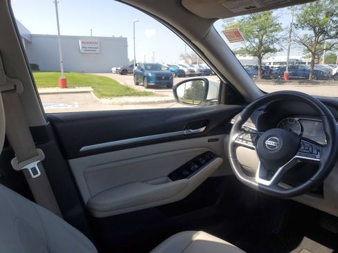 Used 2021 Nissan Altima 2.5 Platinum AWD/4WD image 5