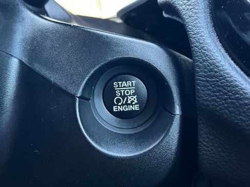 Used 2021 Jeep Compass Latitude FWD image 23