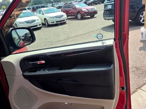 Used 2013 Dodge Grand Caravan SXT image 14