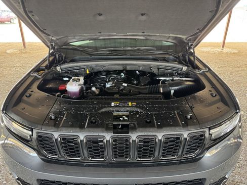 Used 2025 Jeep Grand Cherokee L Altitude image 42